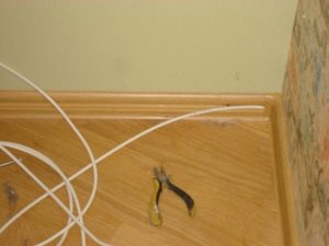 Демонтаж телефонного, телевизионного кабеля